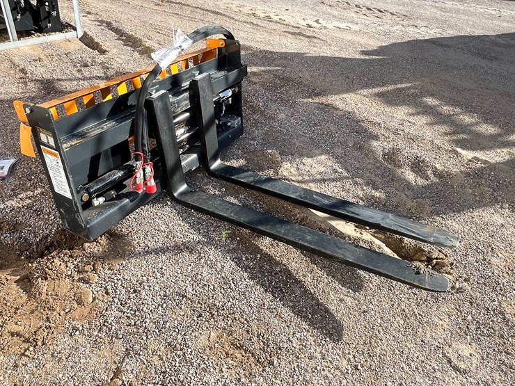 #2033-•-skid-steer-pallet-fork-hydraulic-adjustable-image-11