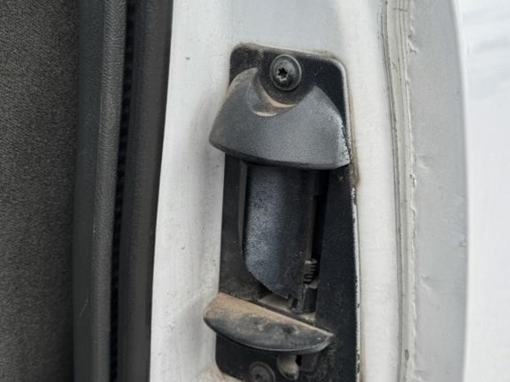 2003-chevrolet-silverado-image-14