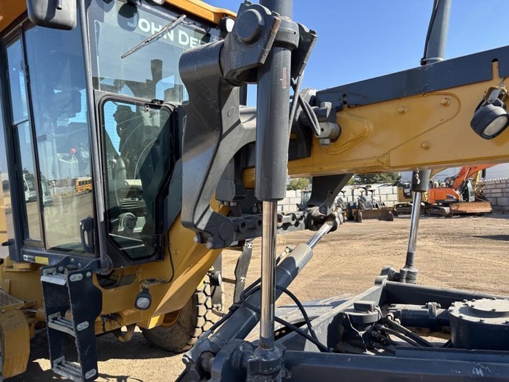 2012-deere-672gp-image-16