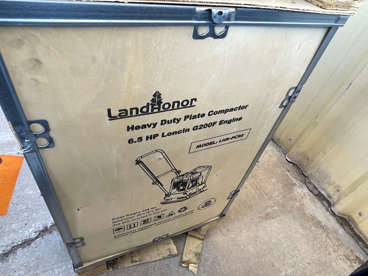 #2062-•-heavy-duty-plate-compactor-image-2