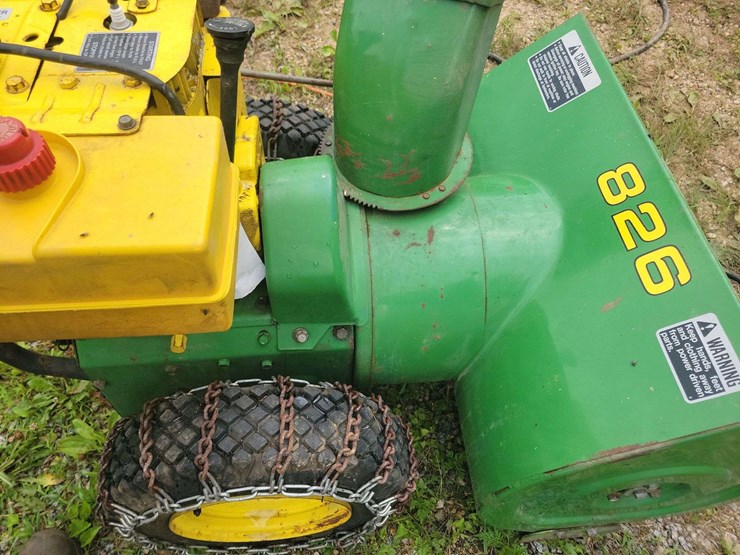 john-deere-826-gas-powered-snow-blower,-electric-or-pull-start,-tire-chains-image-5