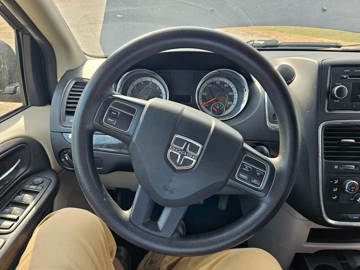 2014-dodge-grand-caravan-image-44