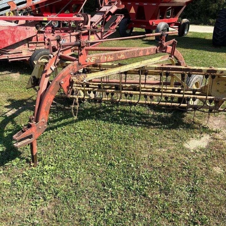 NEW HOLLAND 256