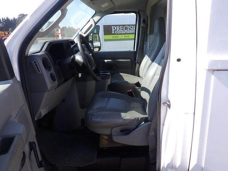 2010-utility-van-image-18