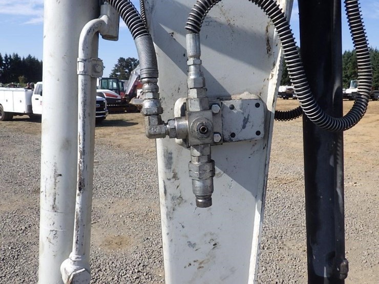 takeuchi-tb240-image-12