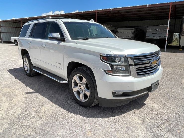 2017-chevrolet-tahoe-image-3