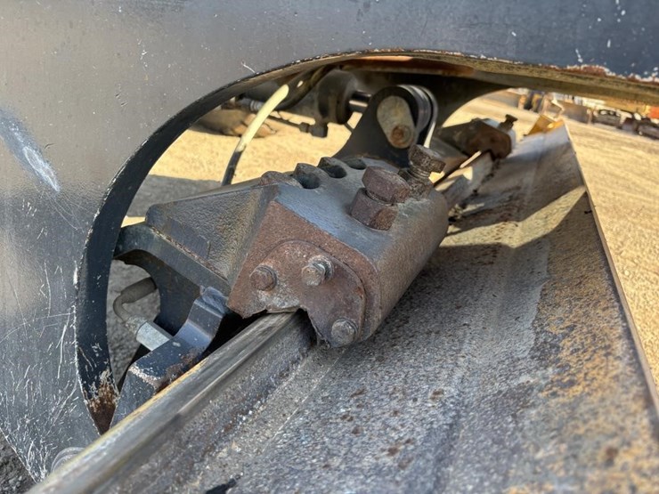 2012-deere-672gp-image-15