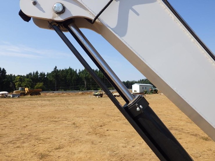 2024-bobcat-e48-hydraulic-excavator-image-12