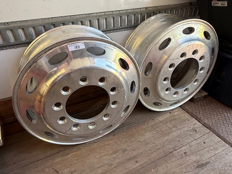 #19-•-(2)-aluminum-truck-wheels-image-2