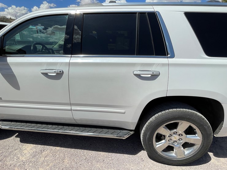 2017-chevrolet-tahoe-image-23