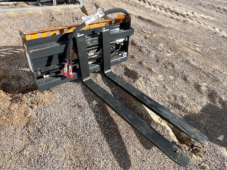 #2030-•-skid-steer-pallet-fork-hydraulic-adjustable-image-2