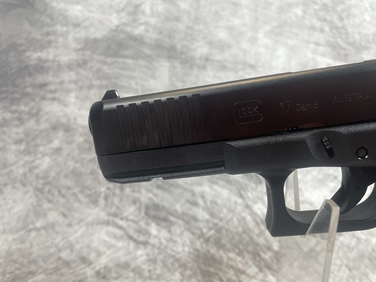 #5146-•-glock-g17-gen-5,-9mm-luger-pistol,-sn:-bvst133,-(neenah,-wi)-image-17