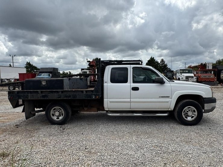 2003-chevrolet-silverado-image-2