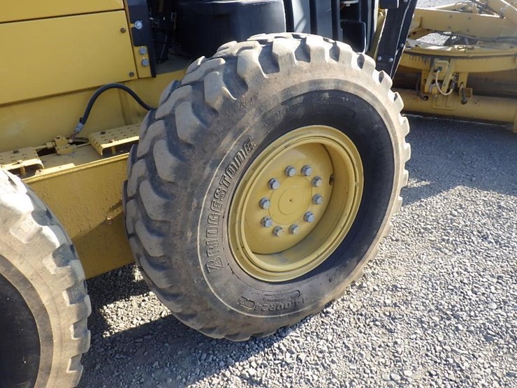 2013-caterpillar-140m2-image-59