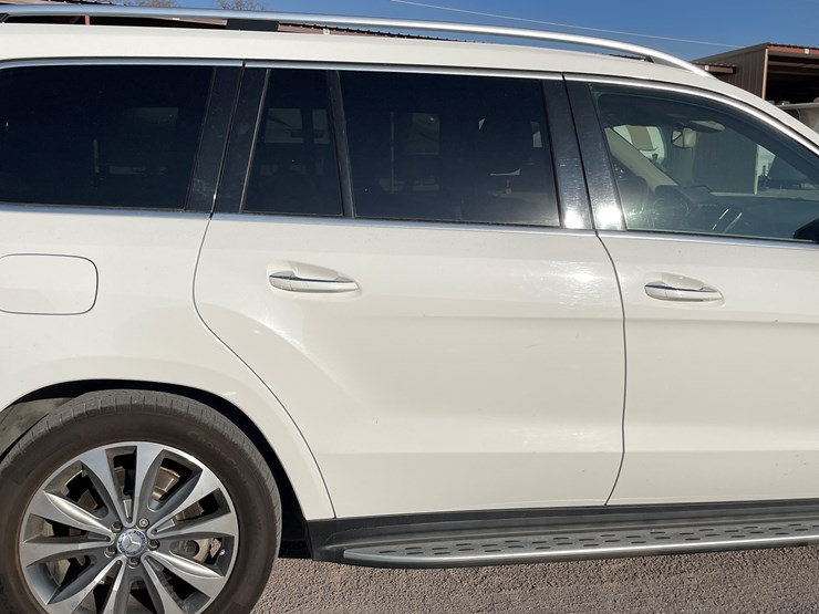 2015-mercedes-benz-gl450-image-23