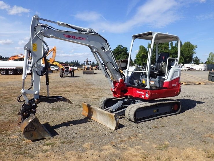 2021-takeuchi-tb240-image-1