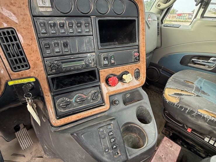 2010-international-prostar-image-49