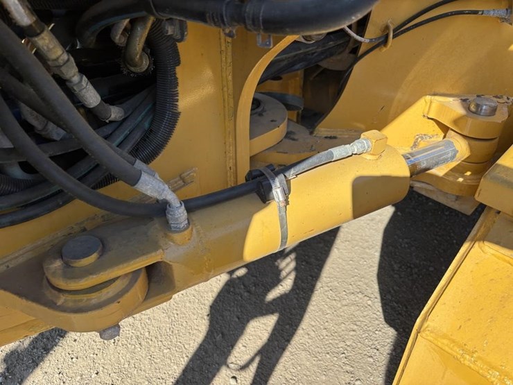 2012-deere-672gp-image-37
