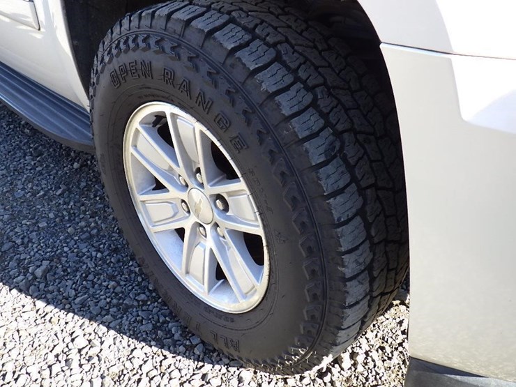 2011-chevrolet-tahoe-image-11