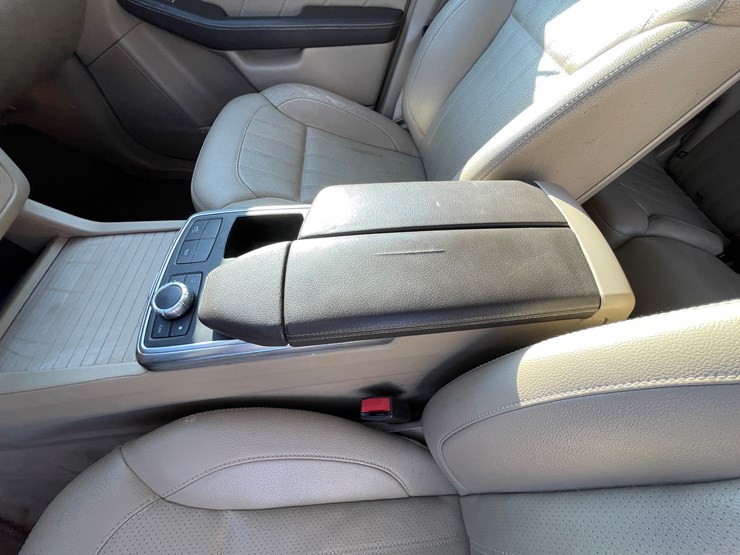 2015-mercedes-benz-gl450-image-79