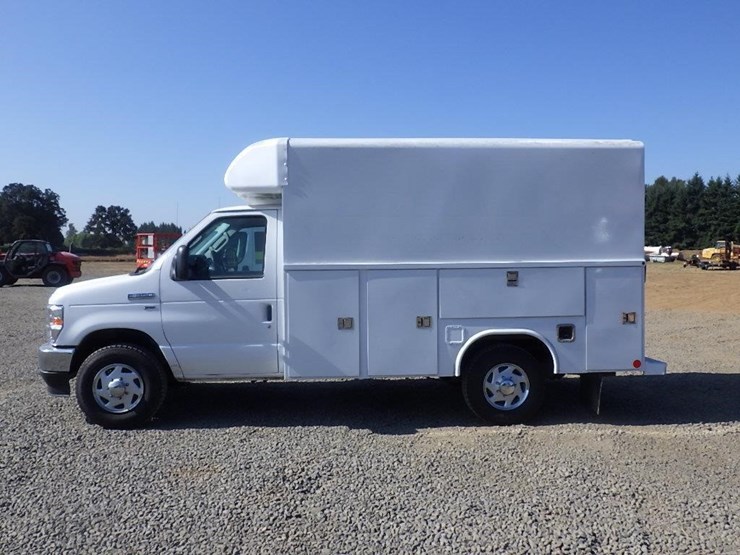 2010-utility-van-image-6