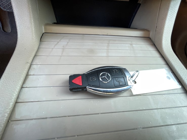 2015-mercedes-benz-gl450-image-75