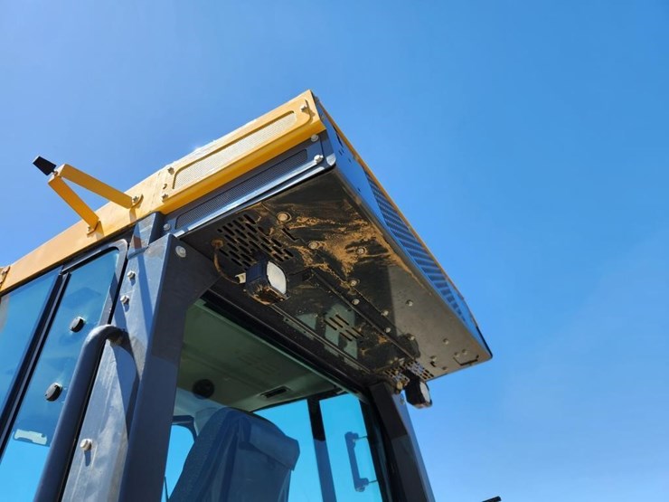 2023-deere-700l-image-30