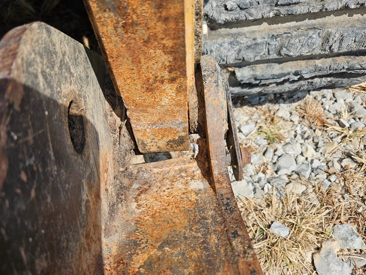caterpillar-247b-image-71