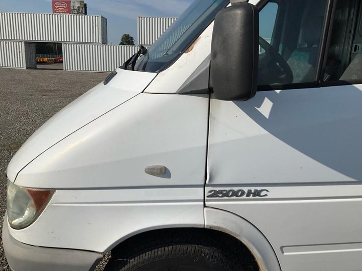 2004-dodge-sprinter-2500-image-13