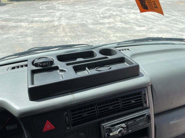 #501-•-2002-volkswagen-eurovan-mv-(title-in-delay)-image-13