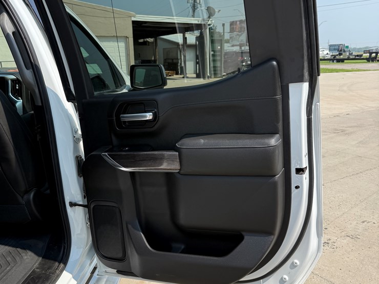 2019-chevrolet-silverado-image-33