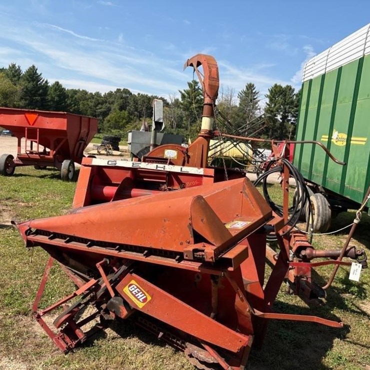 Gehl Chop All Chopper with Hay and Corn heads