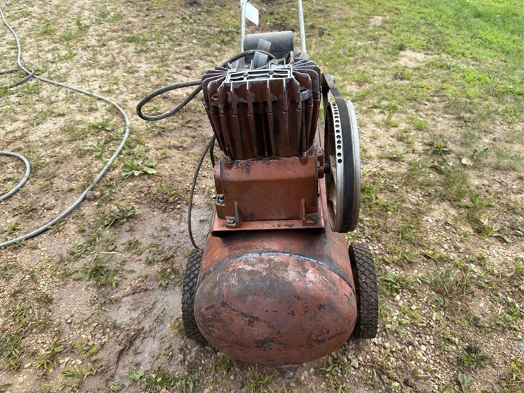 craftsman-1.5hp,-110v,-air-compressor,-150-psi,-twin-cylinder,-20-gallon---image-6