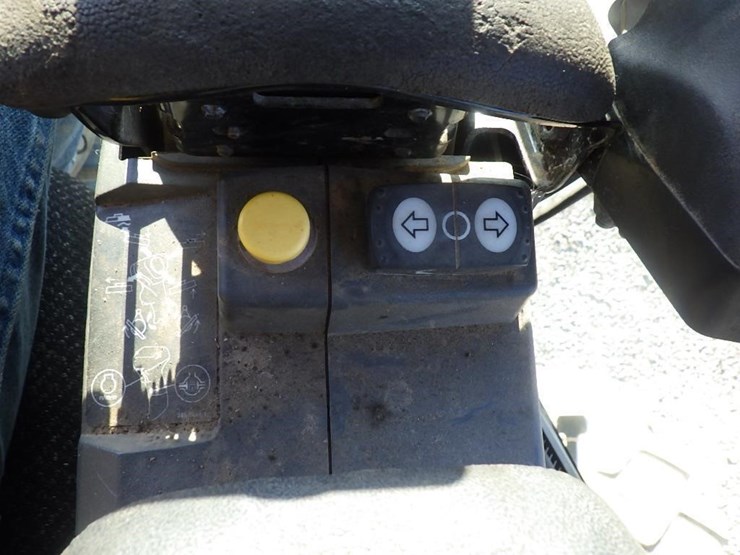2013-caterpillar-140m2-image-46