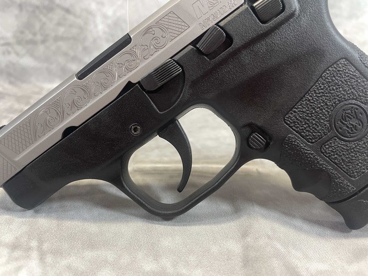 #5165-•-smith-&-wesson-bodyguard,-engraved-380-auto-pistol,-sn:-kes4008,-(neenah,-wi)-image-21