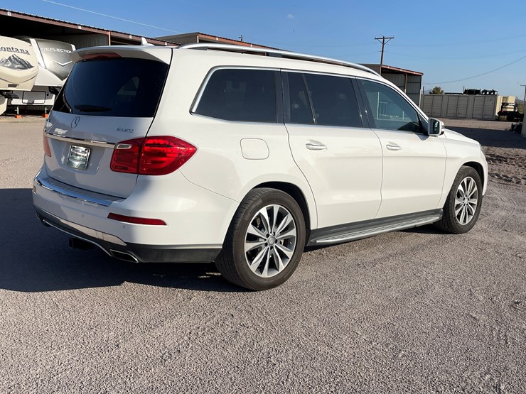 2015-mercedes-benz-gl450-image-6