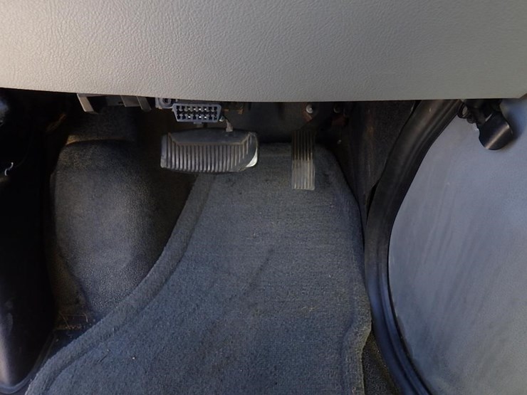 2010-utility-van-image-25