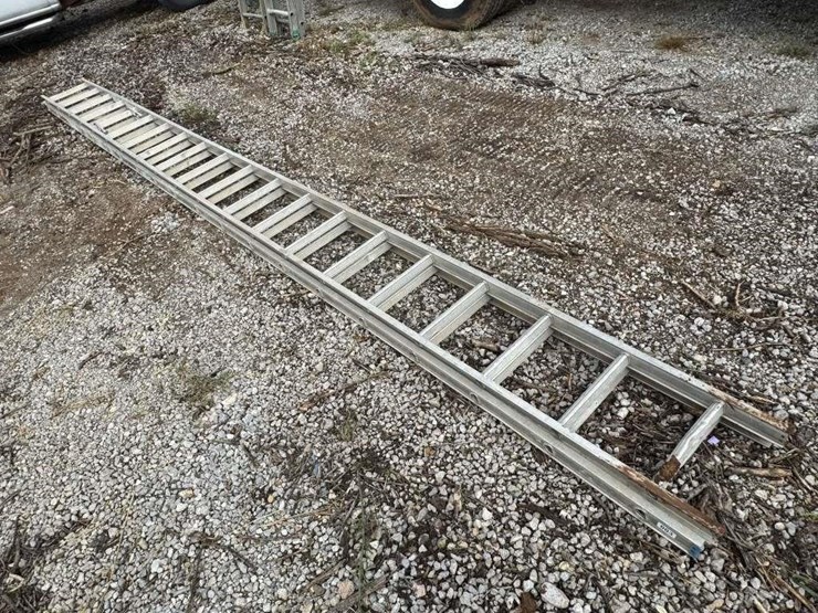 werner-40-ft-aluminum-extension-ladder-image-1