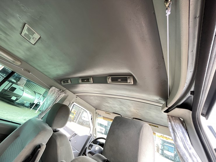#501-•-2002-volkswagen-eurovan-mv-(title-in-delay)-image-49