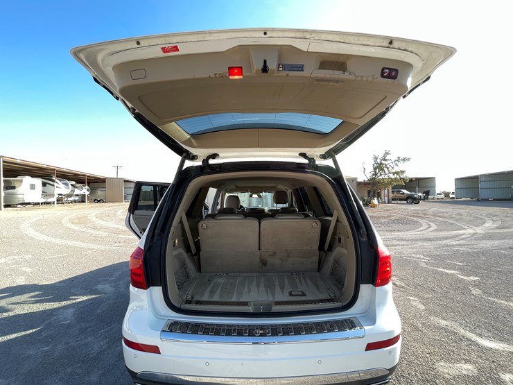 2015-mercedes-benz-gl450-image-42