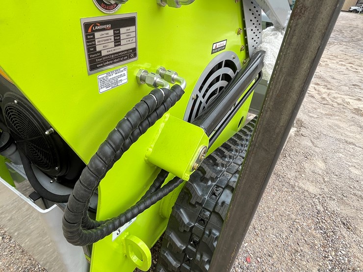 #2027-•-mini-skid-steer-loader-(bucket-damaged)-image-6