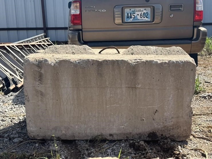 stackable-concrete-barrier-block-image-1