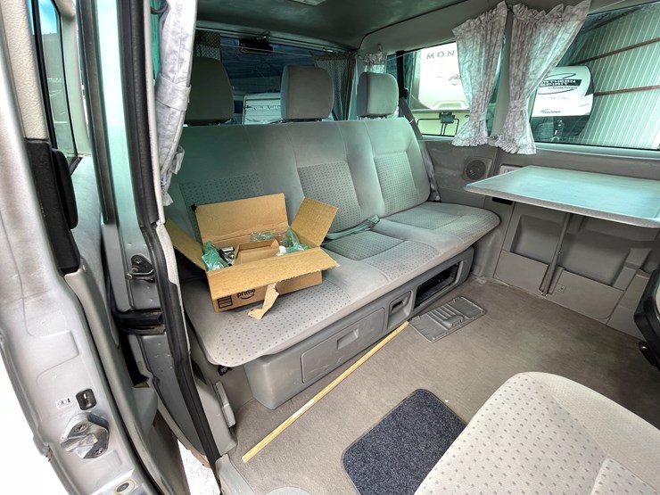 #501-•-2002-volkswagen-eurovan-mv-(title-in-delay)-image-47