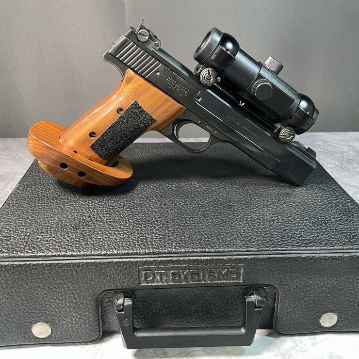 #5176 • Smith & Wesson Model 41, 22 LR Semi-Auto Pistol, SN: A583991, (Neenah, WI)
