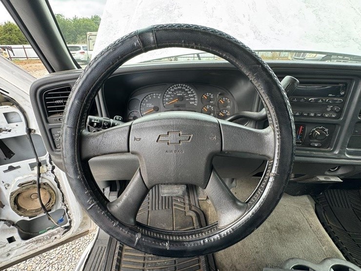 2003-chevrolet-silverado-image-17