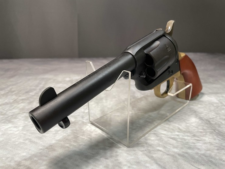 #5163-•-stoeger-cattleman,-45-colt-revolver,-sn:-um3413,-(neenah,-wi)-image-5