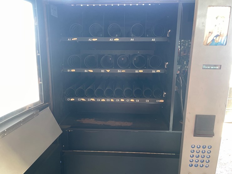 #1600-•-vending-machine-(off-site-in-alamogordo)-image-10