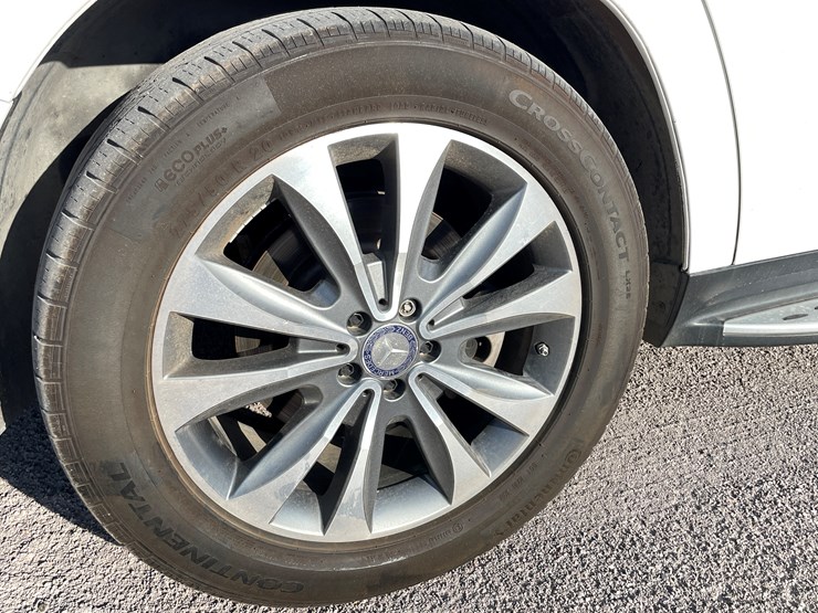 2015-mercedes-benz-gl450-image-14
