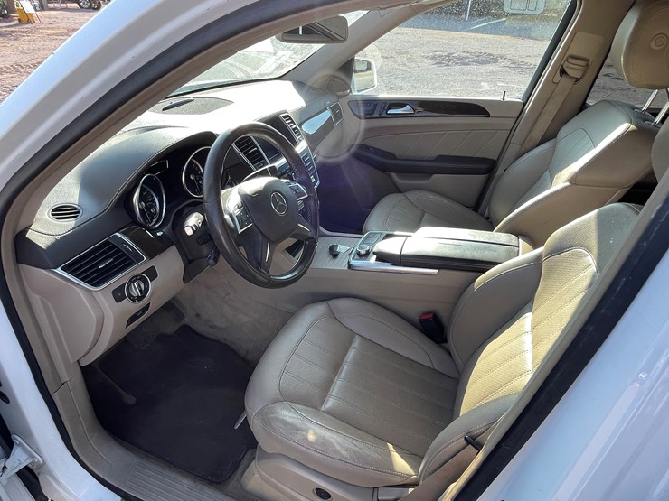 2015-mercedes-benz-gl450-image-56