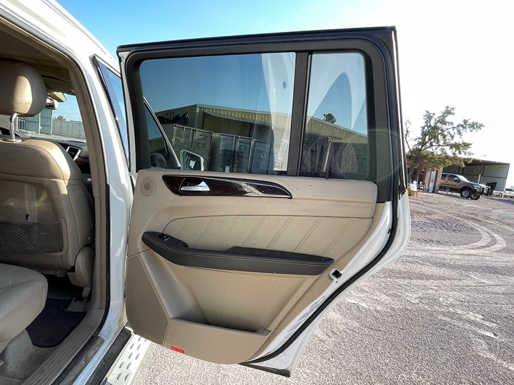 2015-mercedes-benz-gl450-image-50